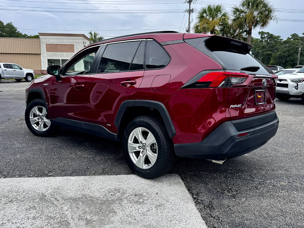 Used 2020 Toyota RAV4 LE AWD/4WD image 3