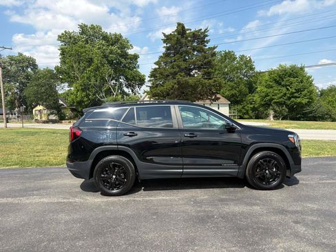 Used 2023 GMC Terrain SLE w/ Driver Convenience Package AWD/4WD image 5