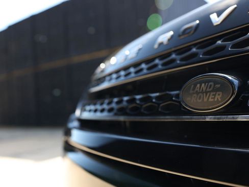 Used 2017 Land Rover Range Rover Evoque SE image 32