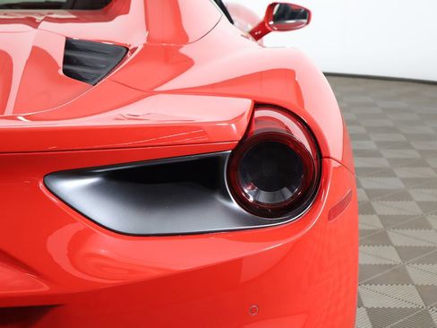 Used 2019 Ferrari 488 Spider RWD image 18