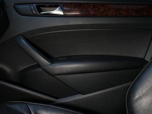 Used 2013 Volkswagen Passat TDI SEL Premium image 30