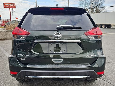 Used 2018 Nissan Rogue SV image 5