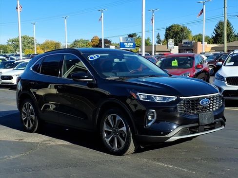 Certified 2023 Ford Escape Platinum w/ Class II Trailer Tow Package image 3