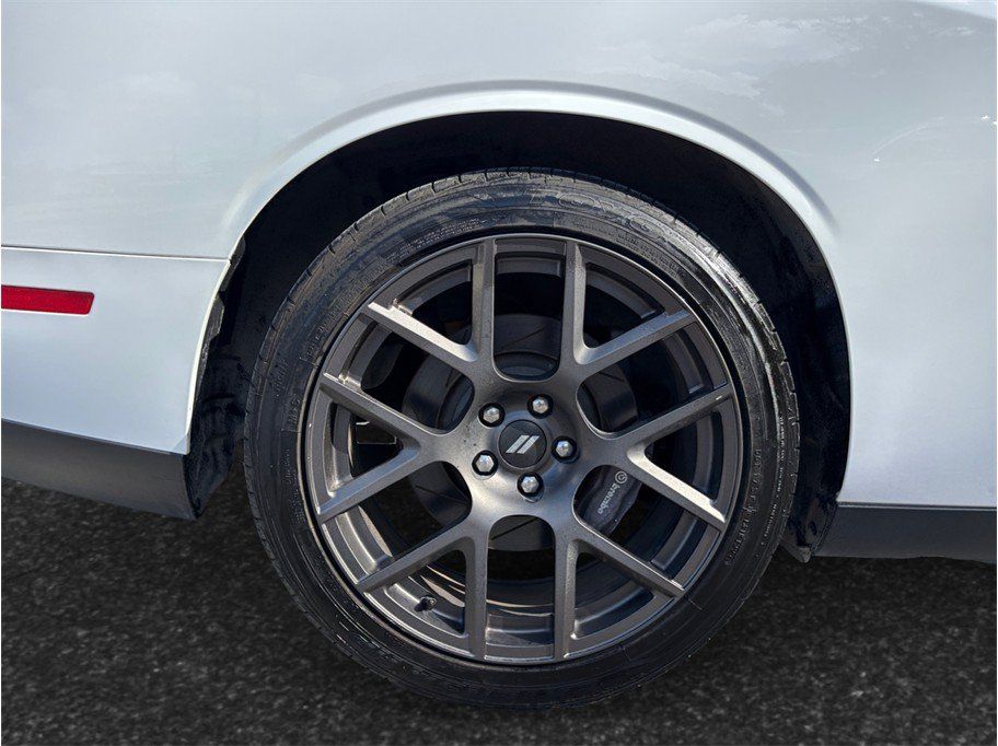 Used 2018 Dodge Challenger R/T w/ Performance Handling Group RWD image 13