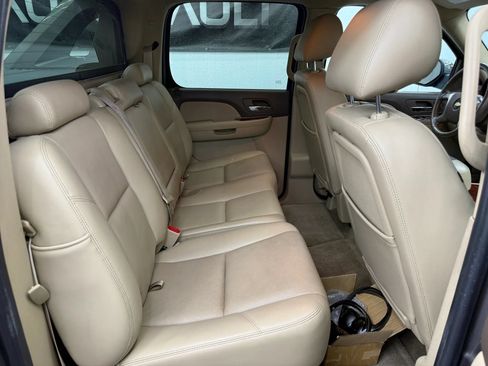 Used 2011 Chevrolet Avalanche LTZ AWD/4WD image 9
