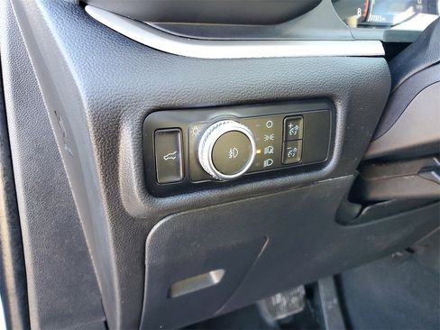 Used 2022 Ford Explorer XLT w/ Equipment Group 202A image 9