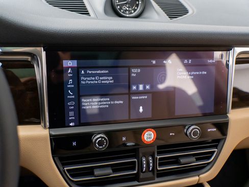 New 2026 Porsche Macan image 25