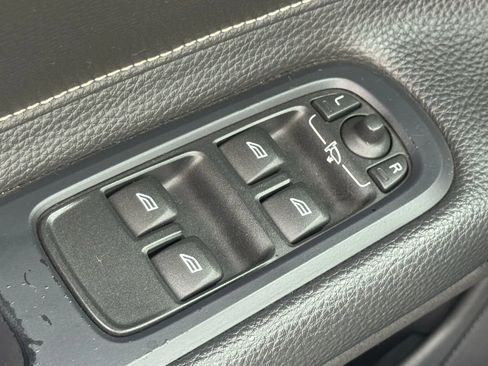 Used 2011 Volvo C70 T5 w/ Multimedia Pkg image 33