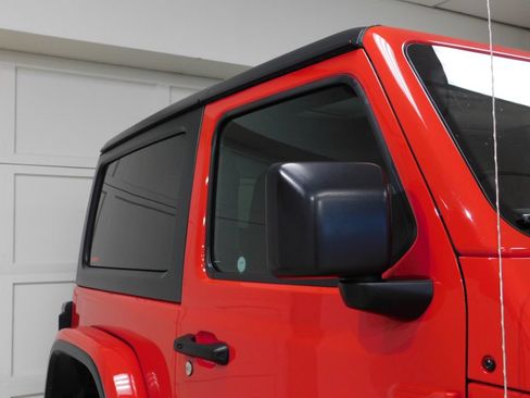 Used 2020 Jeep Wrangler Rubicon w/ Uconnect 4C Nav & Sound Group AWD/4WD image 9