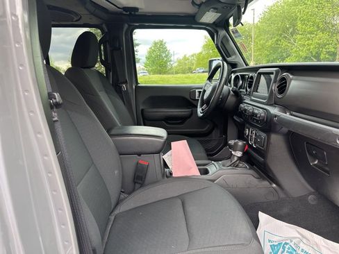 Used 2022 Jeep Gladiator Mojave AWD/4WD image 18