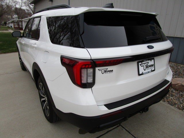 Used 2025 Ford Explorer ST-Line AWD/4WD image 5