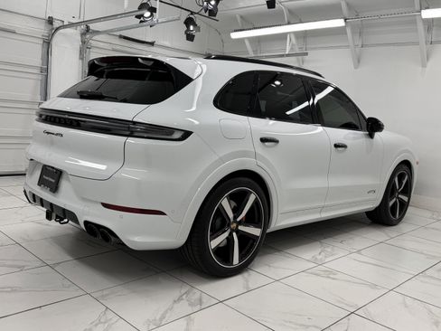 Certified 2025 Porsche Cayenne GTS image 11