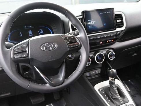 Used 2024 Hyundai Venue Limited FWD image 21