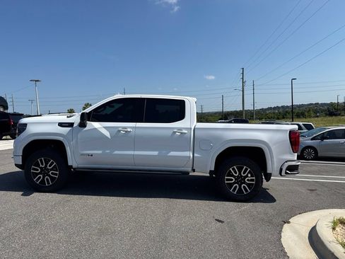 Used 2024 GMC Sierra 1500 AT4 w/ Technology Package AWD/4WD image 4