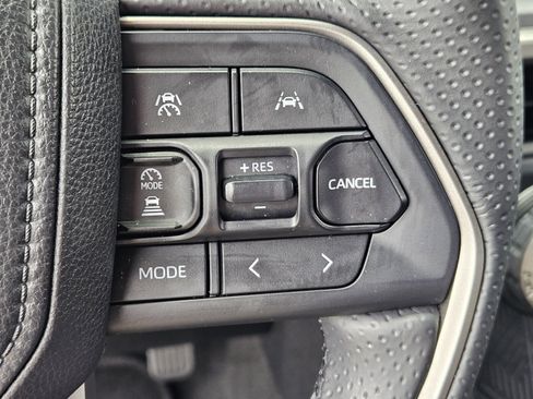 Certified 2025 Toyota 4Runner SR5 AWD/4WD image 23