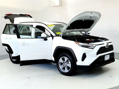 Certified 2025 Toyota RAV4 XLE AWD/4WD image 12