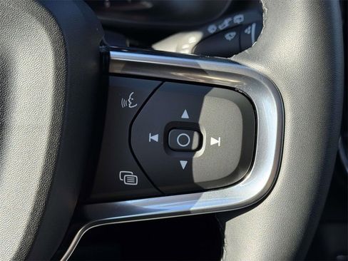 Certified 2025 Volvo XC40 B5 Plus image 20