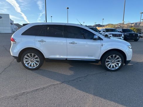 Used 2012 Lincoln MKX FWD image 5