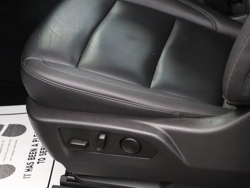 Used 2025 GMC Sierra 1500 SLT image 16