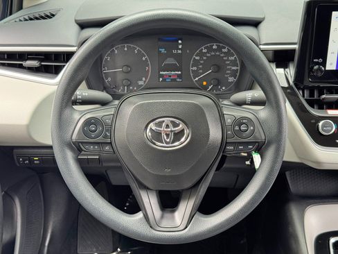Used 2025 Toyota Corolla LE FWD image 18