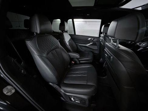 Used 2022 BMW X7 M50i image 27