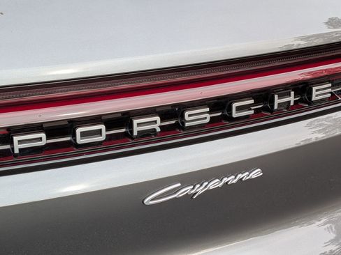 Certified 2025 Porsche Cayenne Coupe AWD/4WD image 35