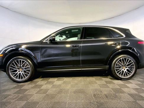 Used 2022 Porsche Cayenne image 2