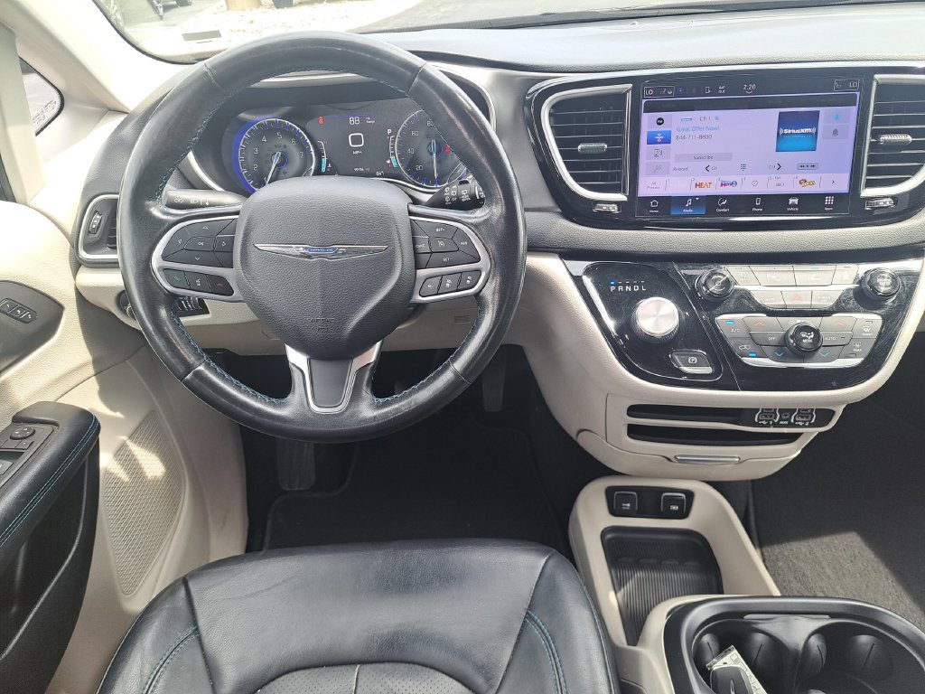 Used 2021 Chrysler Pacifica Touring-L FWD image 12