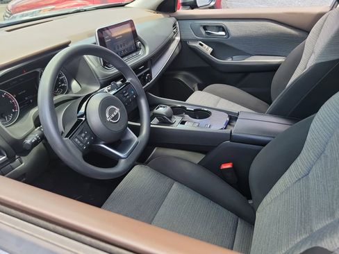 Used 2023 Nissan Rogue SV FWD image 3