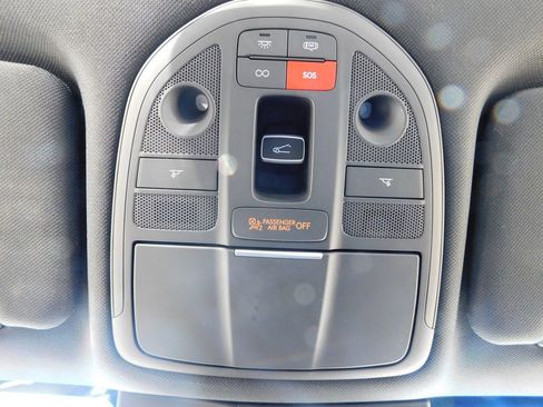 Used 2025 Genesis G70 3.3T Advanced image 23