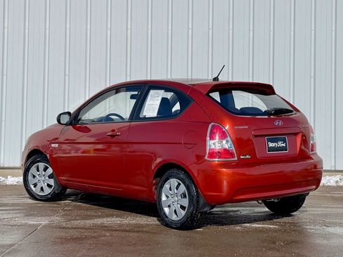 Used 2010 Hyundai Accent GS image 3
