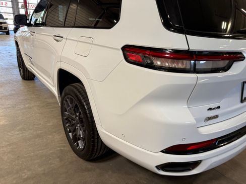 Used 2023 Jeep Grand Cherokee L Summit w/ Advanced Protech Group IV image 31