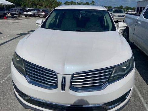 Used 2018 Lincoln MKX Select w/ Select Plus Package FWD image 3