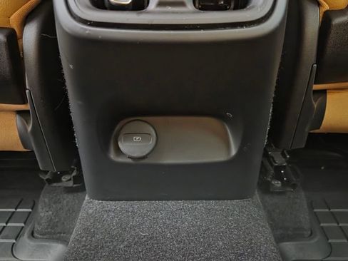 Used 2019 Volvo XC40 T5 Inscription image 30