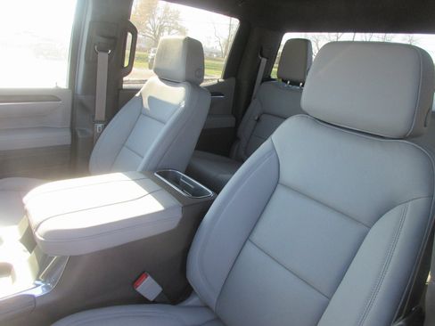 New 2026 GMC Sierra 1500 SLT image 13