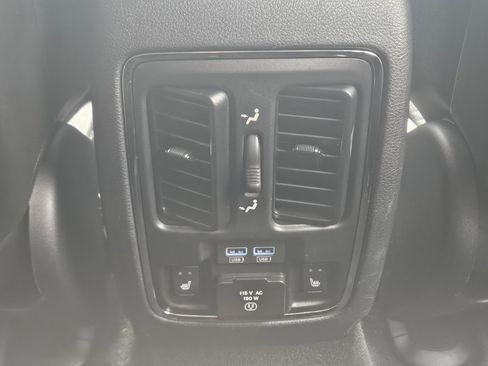 Used 2019 Jeep Grand Cherokee Limited w/ Luxury Group II image 27