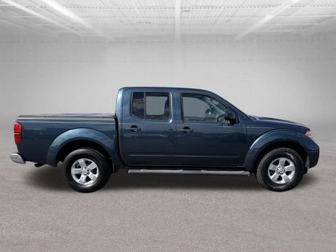 Used 2013 Nissan Frontier SV w/ SV Value Truck Pkg AWD/4WD image 2