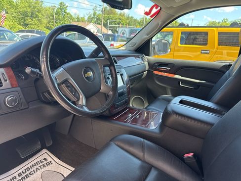 Used 2012 Chevrolet Avalanche LTZ AWD/4WD image 21