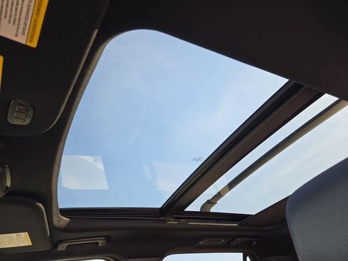 Used 2021 Ford Expedition XLT image 18