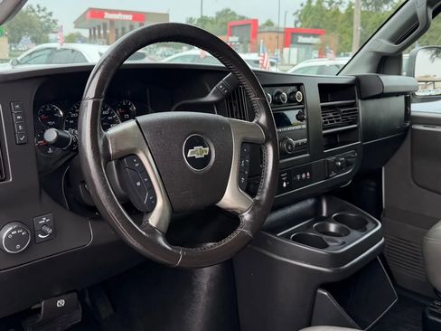 Used 2018 Chevrolet Express 2500 w/ Enhanced Convenience Package image 8
