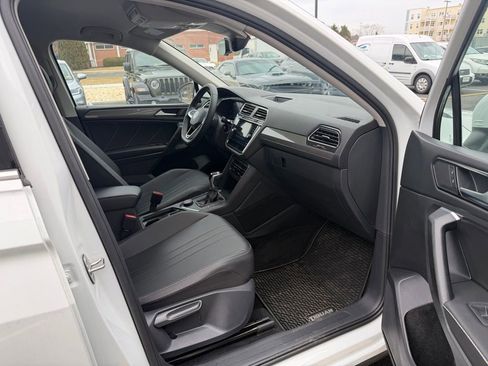 Used 2022 Volkswagen Tiguan SE image 15
