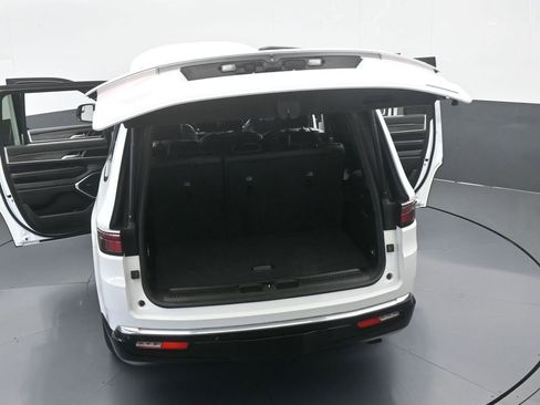Used 2023 Jeep Wagoneer Series III w/ Preferred Equipment Group image 70