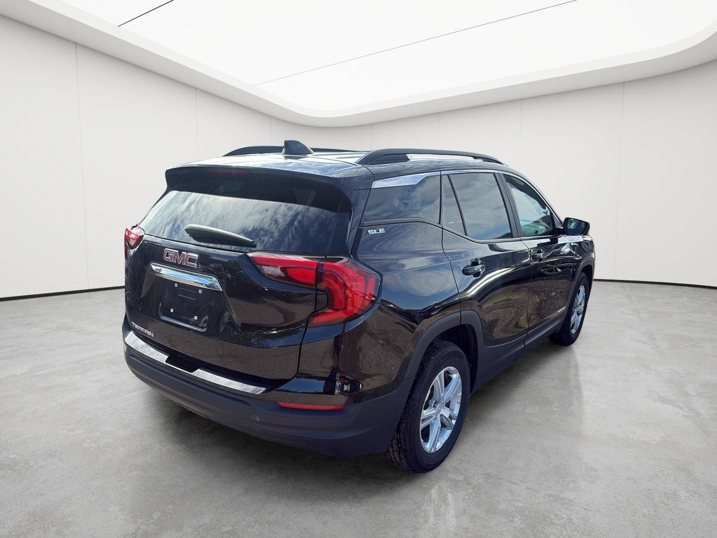Used 2021 GMC Terrain SLE w/ Driver Convenience Package FWD image 4