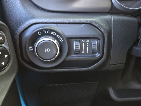 Used 2021 Jeep Wrangler Unlimited Sport AWD/4WD image 35