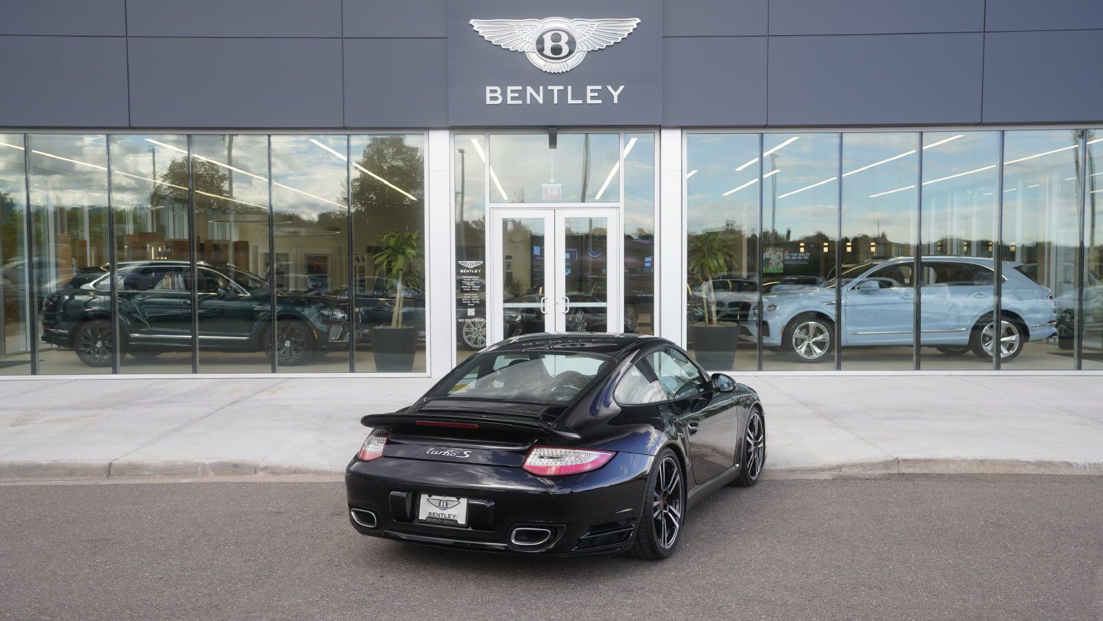 Used 2013 Porsche 911 Turbo S AWD/4WD image 3