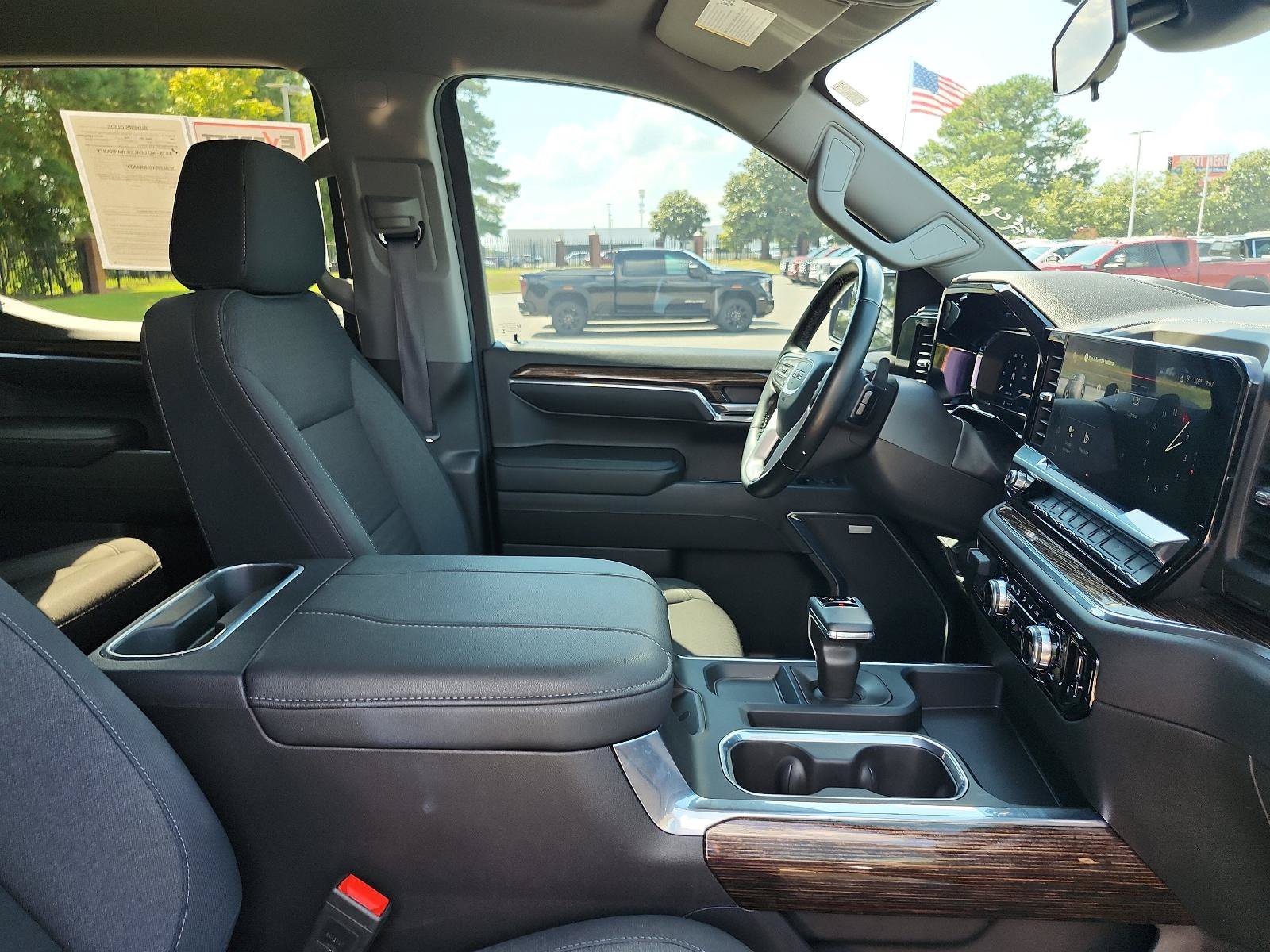Certified 2024 GMC Sierra 1500 Elevation w/ Preferred Package AWD/4WD image 10