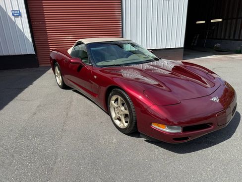 Used 2003 Chevrolet Corvette Convertible w/ Preferred Equipment Group1 image 18