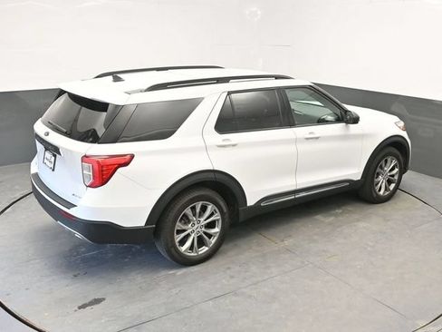 Used 2022 Ford Explorer XLT w/ Equipment Group 202A AWD/4WD image 23