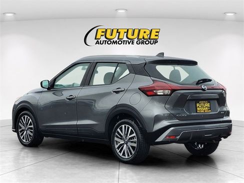 Certified 2021 Nissan Kicks SV image 7