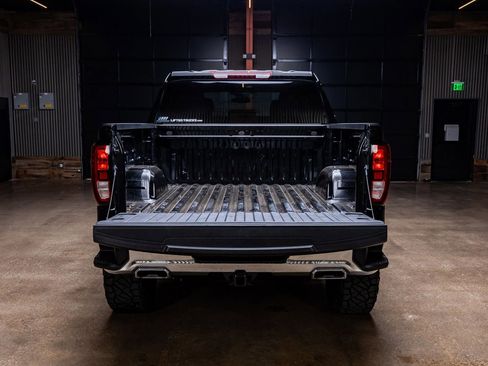 Used 2025 GMC Sierra 1500 SLE w/ X31 Off-Road Package image 9